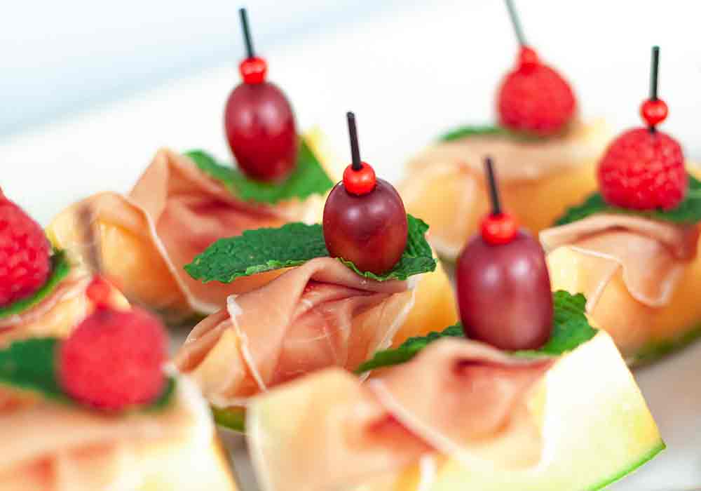Melonenschiffchen mit Schinken, ab 12 Stk. – Bild 3