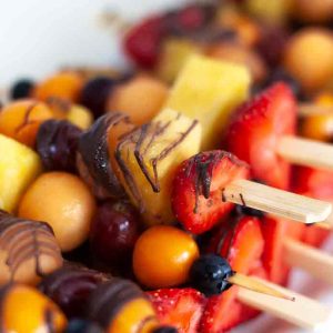 Obstspieße mit Schokolade, ab 12 Stk.
